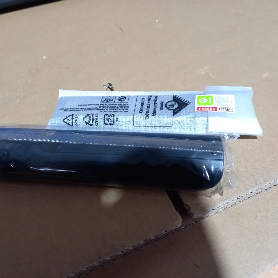 SAMSUNG QE43Q60 TV WITH STAND AND TWO REMOTES 
