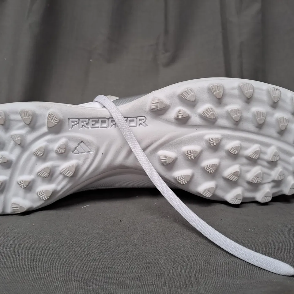 PAIR OF ADIDAS PREDATOR SHOES IN WHITE/METALLIC SILVER UK SIZE 10