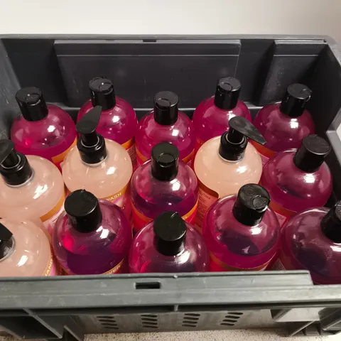 APPROXIMATELY 15 FABULOSA SHOWER GELS 