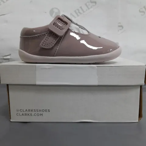 BOXED PAIR OF CLARKS ROAMER STAR INFANT SHOES IN PINK UK SIZE 4