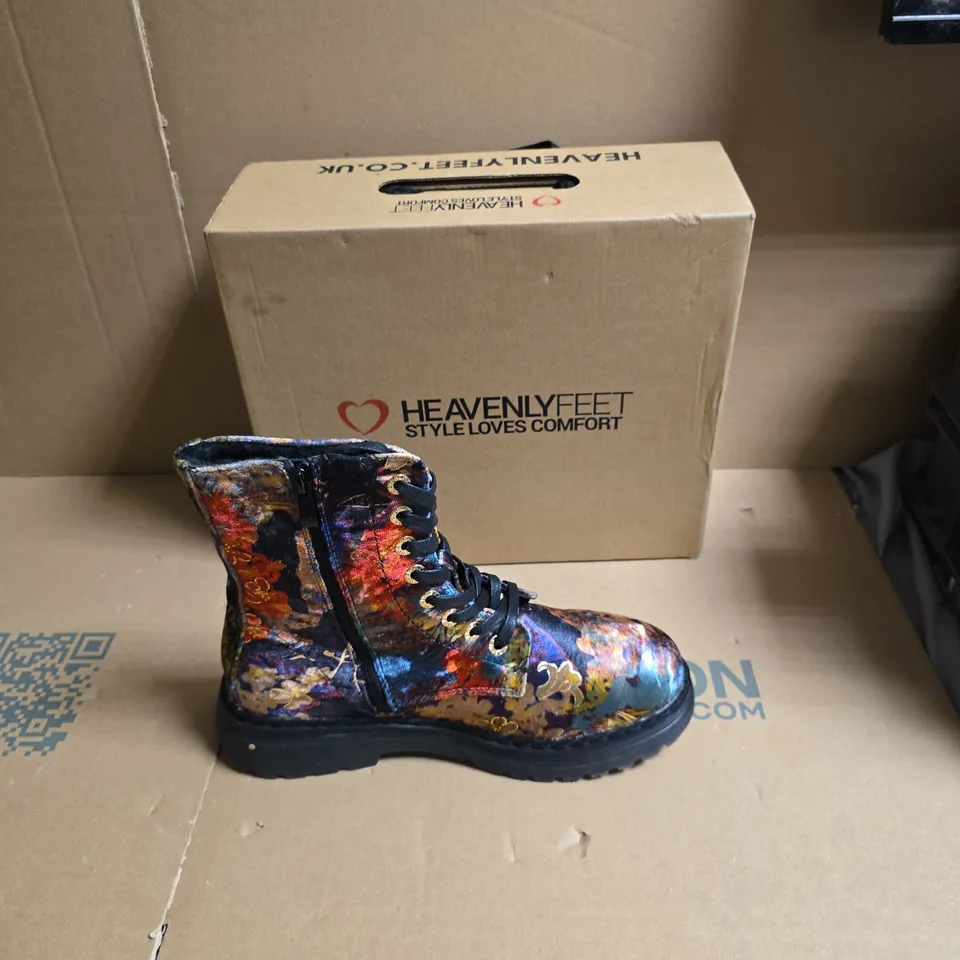 HEAVENLY FEET LOTTE FLORAL PRINT BOOT – WOMEN'S ANKLE BOOT - UK SIZE 7 