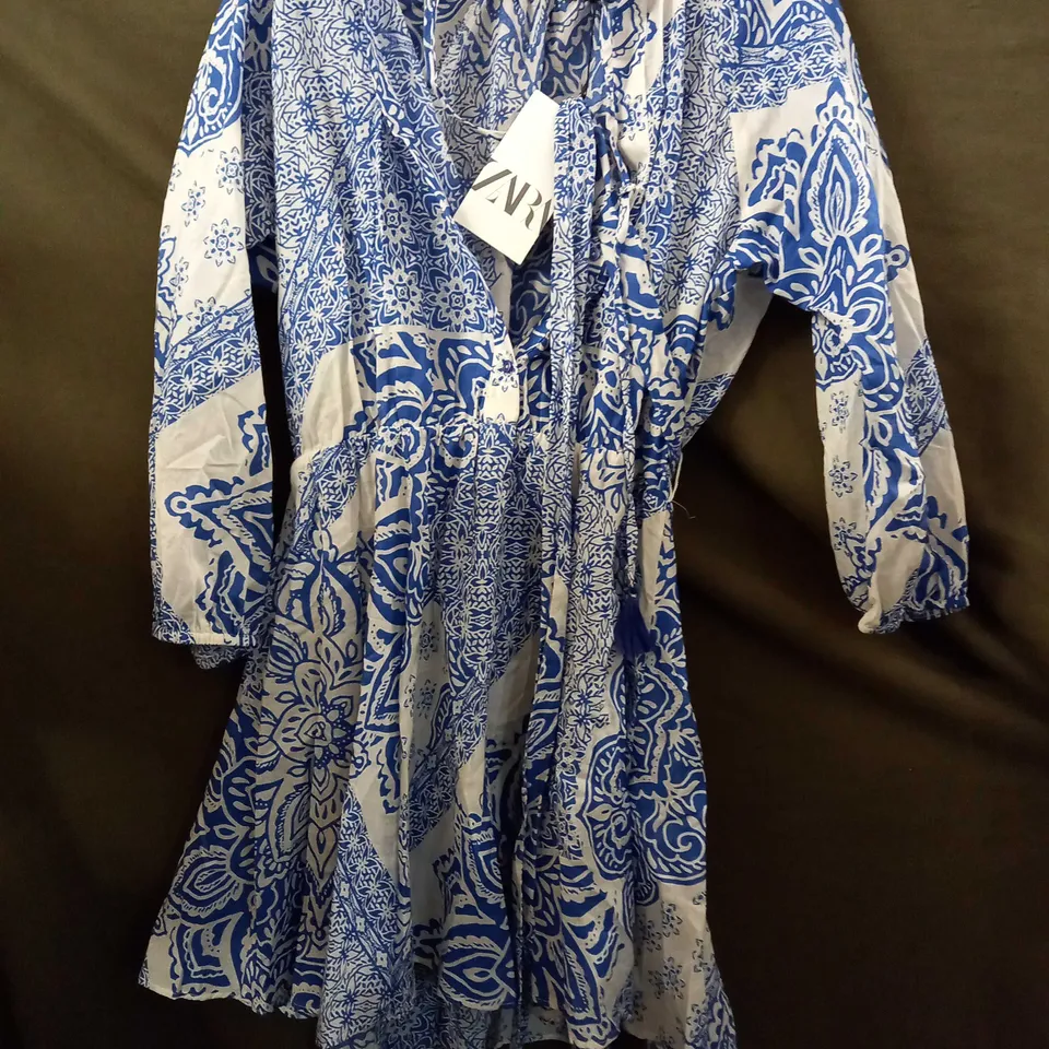 ZARA HALF SLEEVE FLORAL DESIGN DRESS TOP IN BLUE/WHITE - LARGE