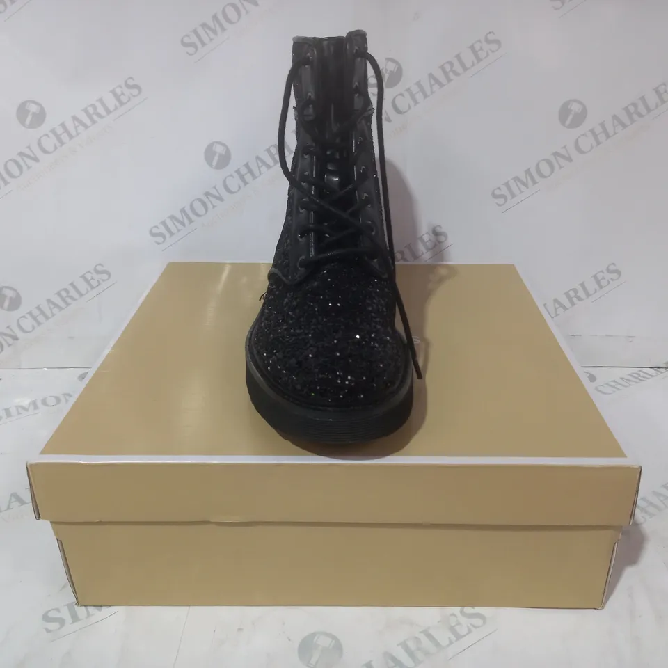 BOXED PAIR OF MICHAEL KORS ANIYA LUG BOOTIES IN BLACK W. GLITTER EFFECT US SIZE 8.5