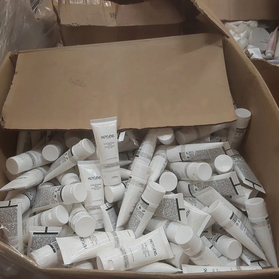 PALLET CONTAINING A VERY LARGE QUANTITY OF ASSORTED BEAUTY RELATED PRODUCTS INCLUDING: JECCA BLAC GLOW DROPS, ORGANIC PURIFYING FACE WASH, POLISHING SERUM ECT