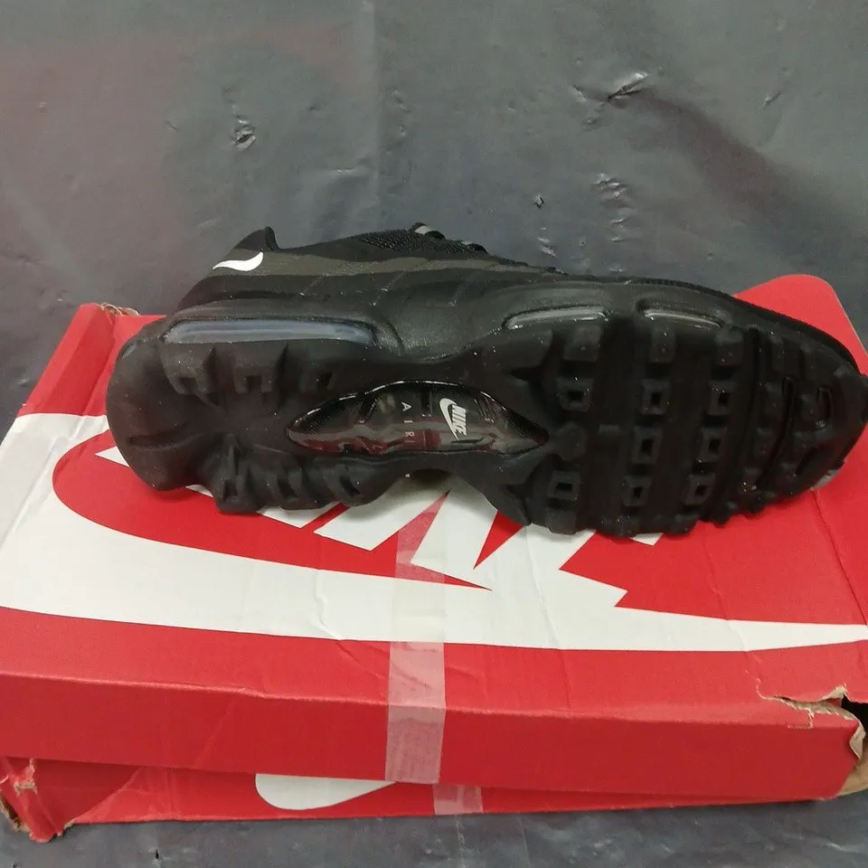 BOXED PAIR OF NIKE AIR MAX 95 UL TRAINERS - 8