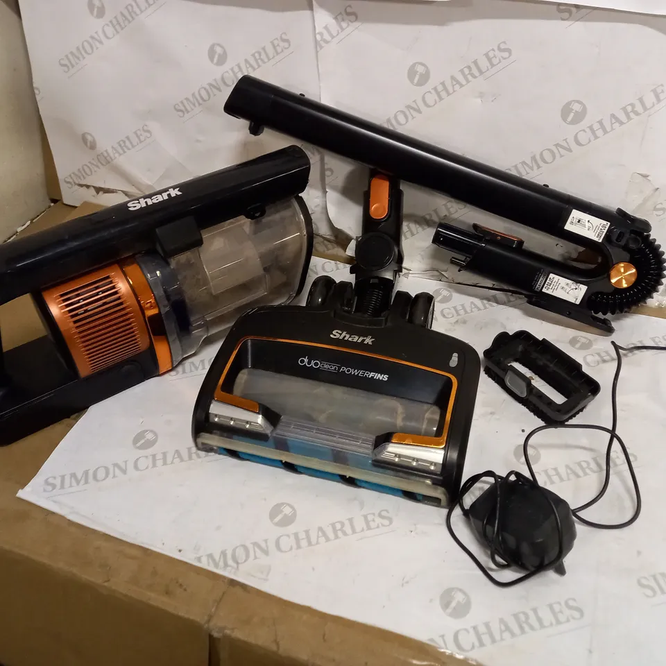SHARK IZ300UK CORDLESS VACUUM CLEANER HOOVER UNBOXED