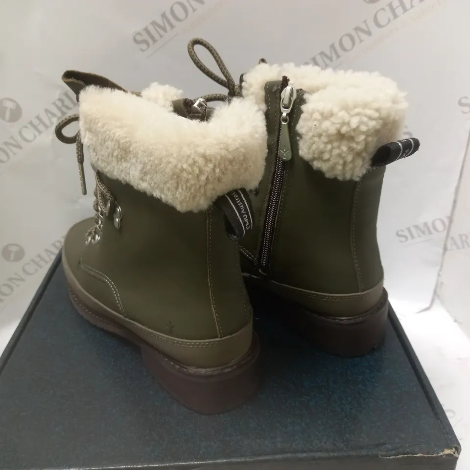 BOXED OKAB WATERPROOF DARK OLIVE BOOTS - SIZE 8