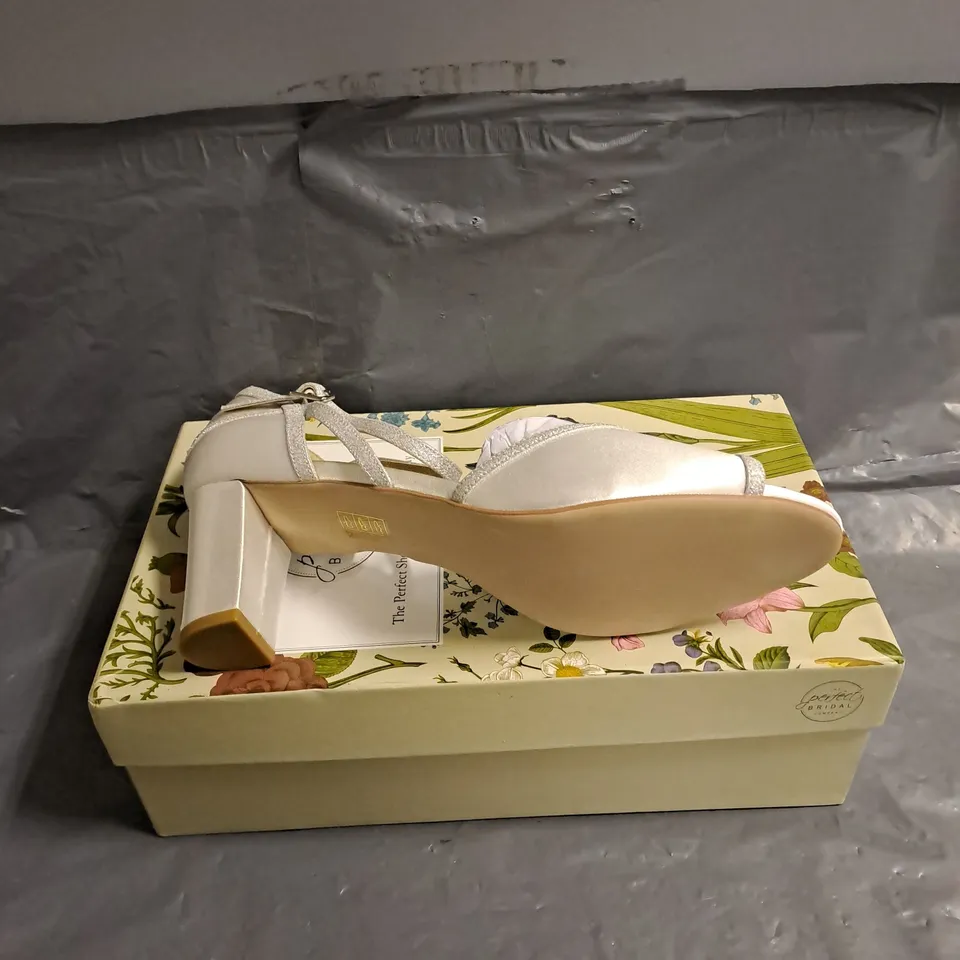 BOXED PAIR OF THE PERFECT BRIDAL SABRINA WEDDING HEELS IN WHITE SATIN SIZE UK 9