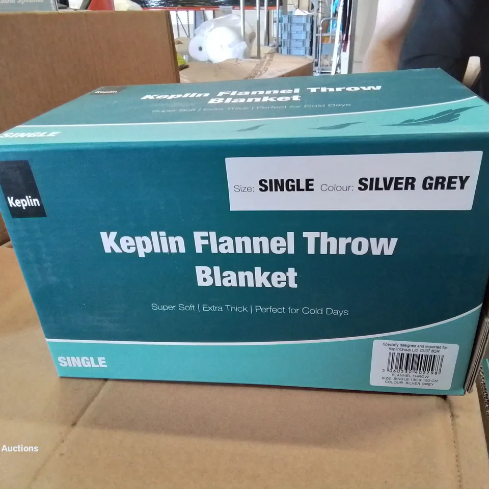 BOXED KEPLIN FLANNEL THROW IN SILVER/GREY SINGLE SIZE