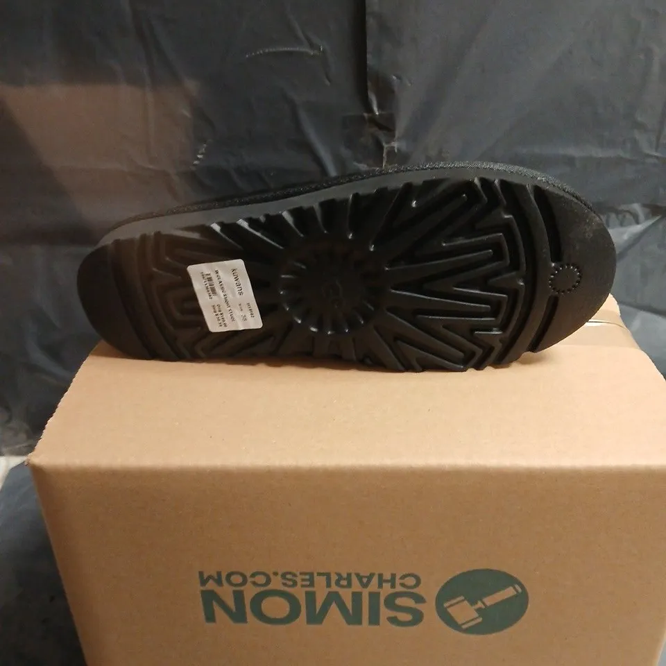 UGG BLACK SUEDE SLIPPERS WITH SHEARLING TRIM SIZE 5