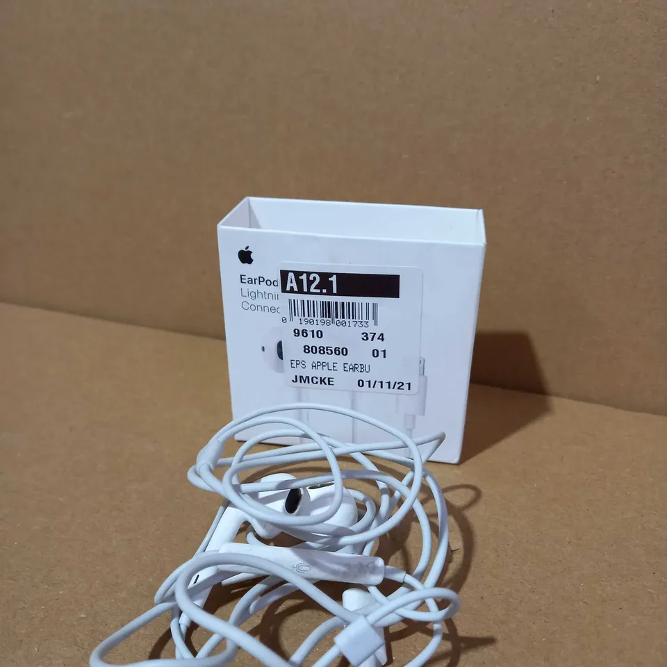 APPLE EARPODS WITH LIGHTENING CONNECTOR 