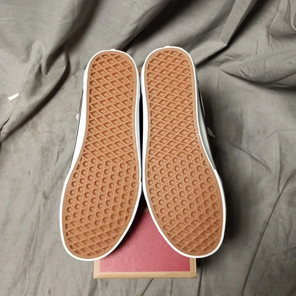 Vans Ward Old Skool Sneakers – Black/White (Suede & Canvas), UK 7