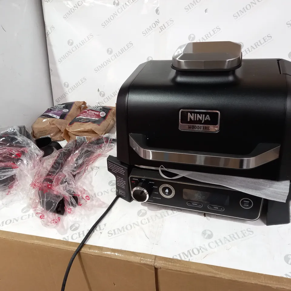 BOXED NINJA WOODFIRE ELECTRIC BBQ GRILL & SMOKER WITH AIR FRY FUNCTION OG701UKQ