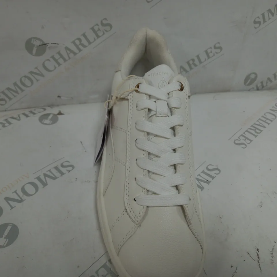 STRADIVARIUS WHITE LOW TRAINERS - UK 8