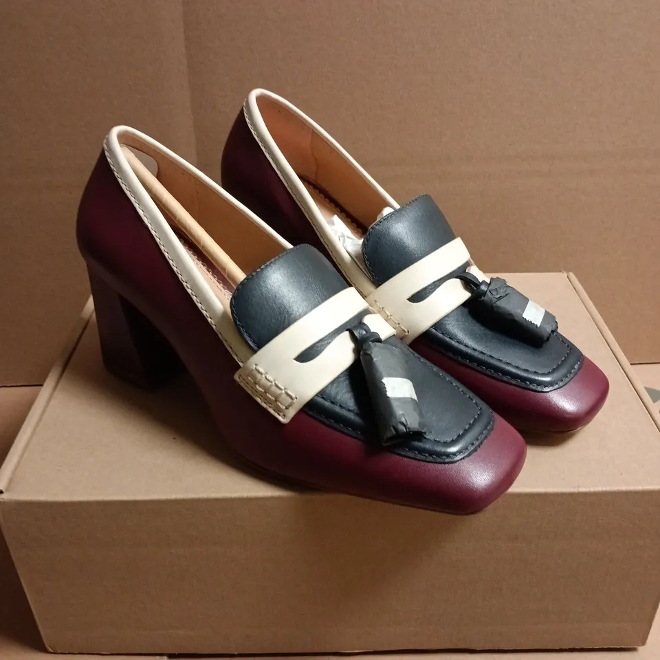 BOXED PAIR OF BODEN WOMEN’S COLOUR-BLOCK LEATHER HEELED LOAFERS - UK 4