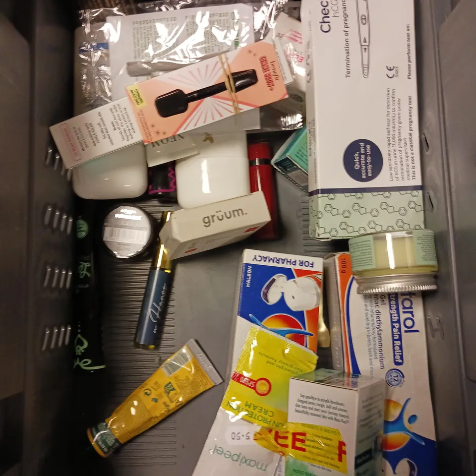 APPROXIMATELY 20 ASSORTED HEALTH & BEAUTY PRODUCTS TO INCLUDE CUTICLE OIL, TIGER BALM, NEOM HAND BALM ETC 