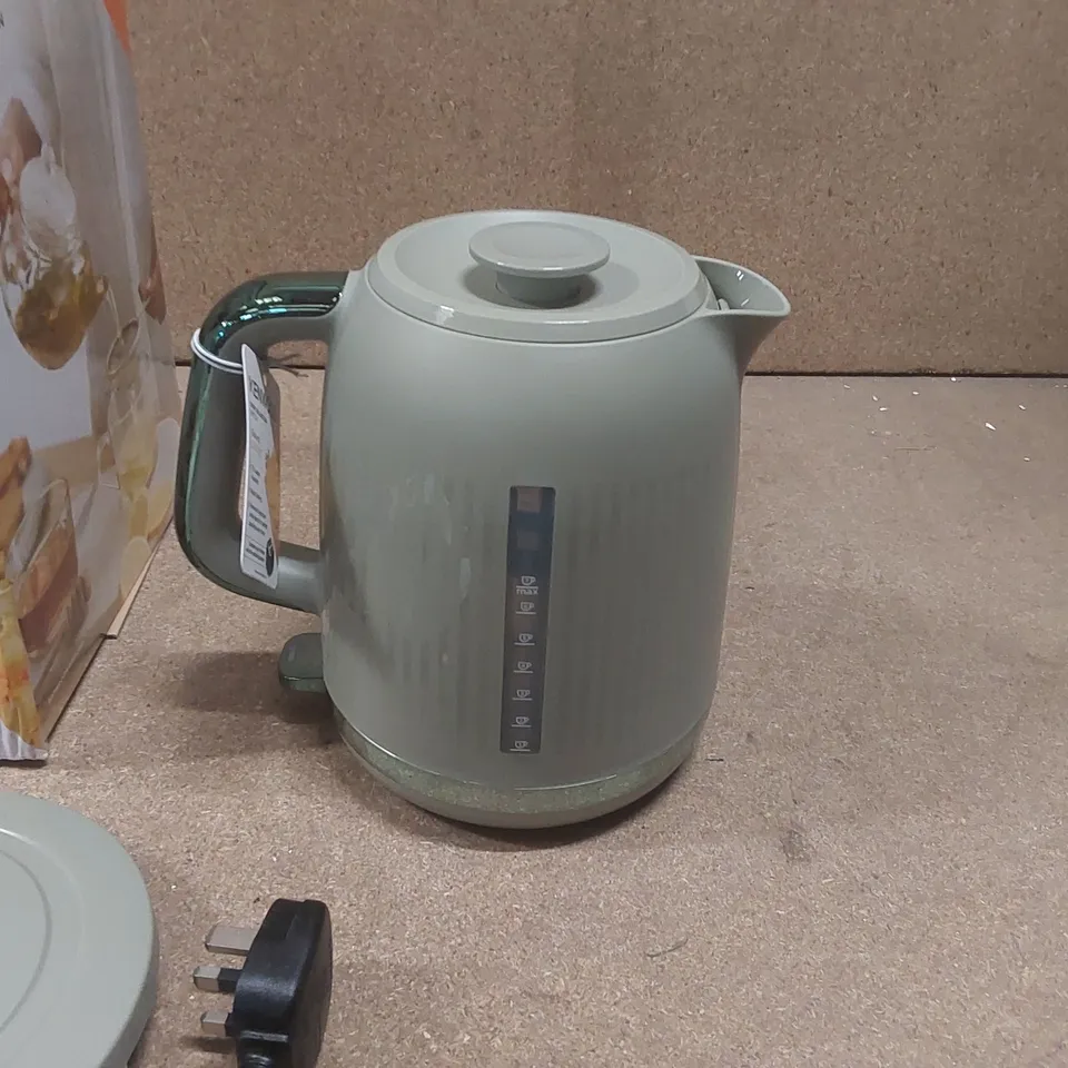 BOXED KENWOOD DUSK 1.7L KETTLE