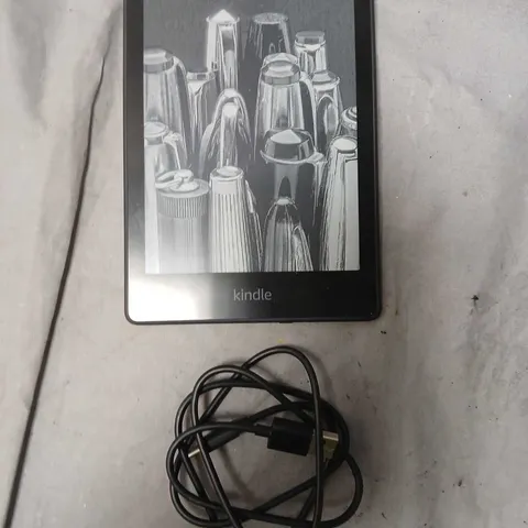AMAZON KINDLE PAPERWHITE E-READER
