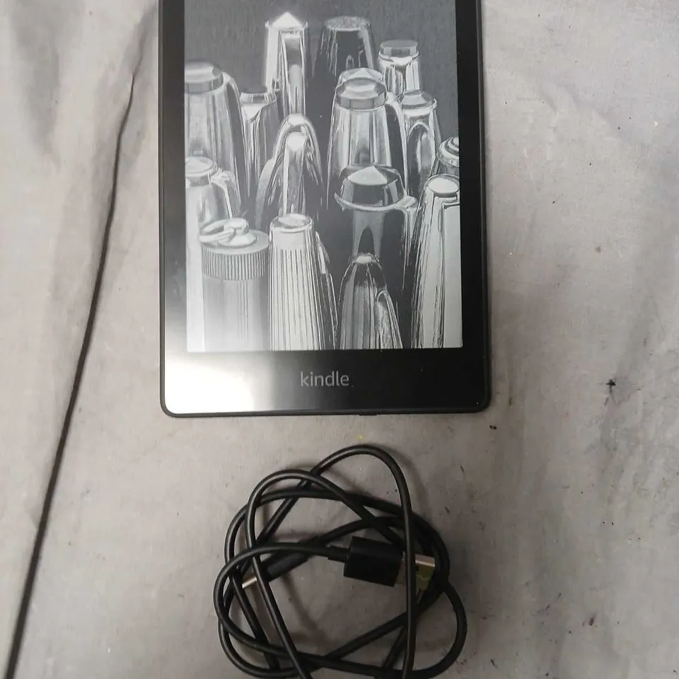 AMAZON KINDLE PAPERWHITE E-READER 