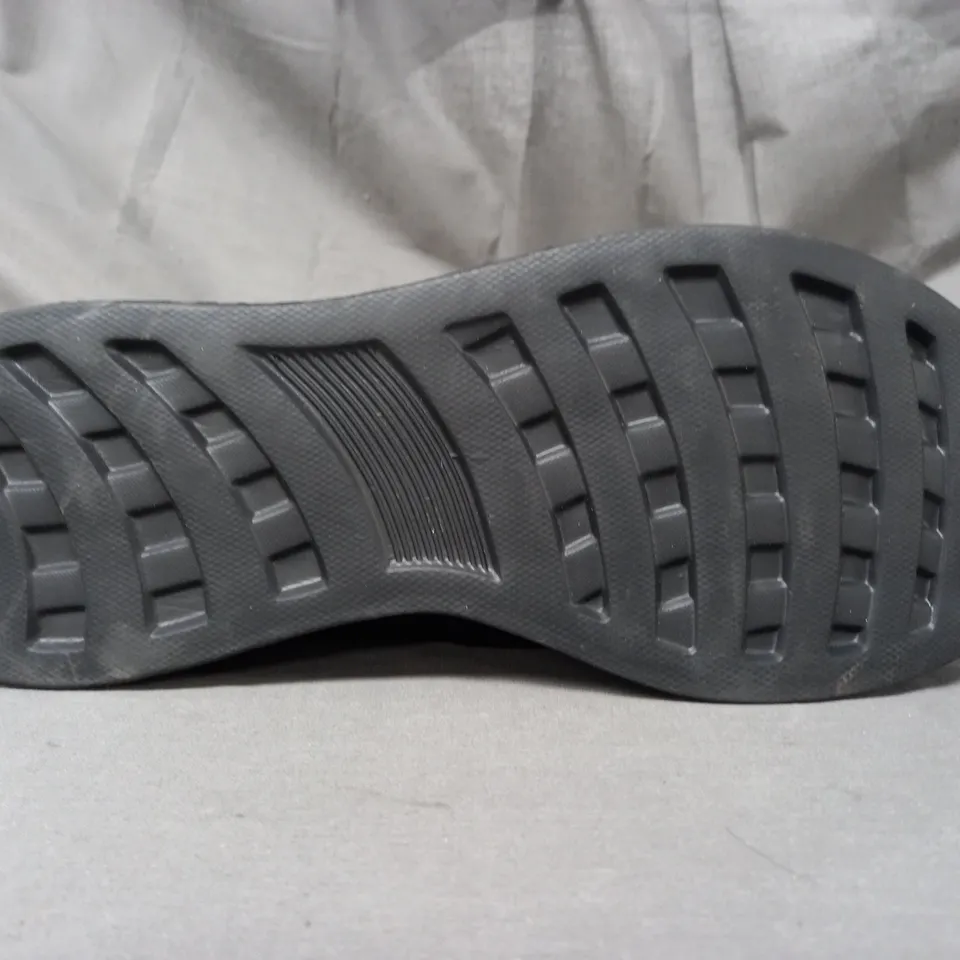 PAIR OF PRIMARK SHOES IN BLACK UK SIZE 11