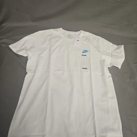 NIKE THE NIKE TEE IN WHITE - LARGE