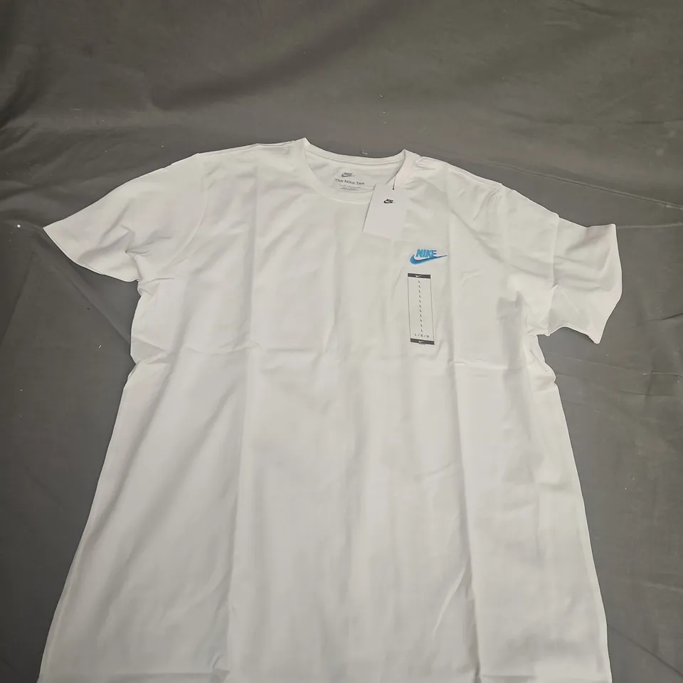 NIKE THE NIKE TEE IN WHITE - LARGE