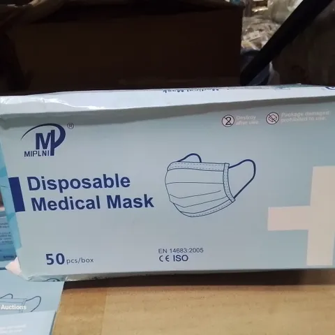 BOX CONTAINING APPROXIMATELY 2000 DISPOSABLE MEDICAL MASKS.