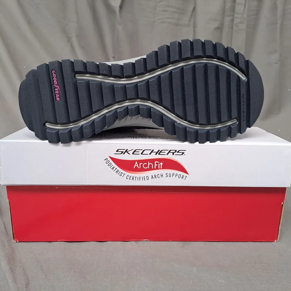 BOXED PAIR OF SKETCHERS NAVY  DISCOVER BOOTS SIZE 5