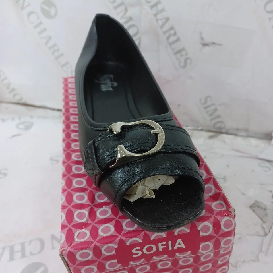 BOX OF APPROXIMATELY 8 SOFIA OPEN TOE LOW BLACK SHOES / SANDALS