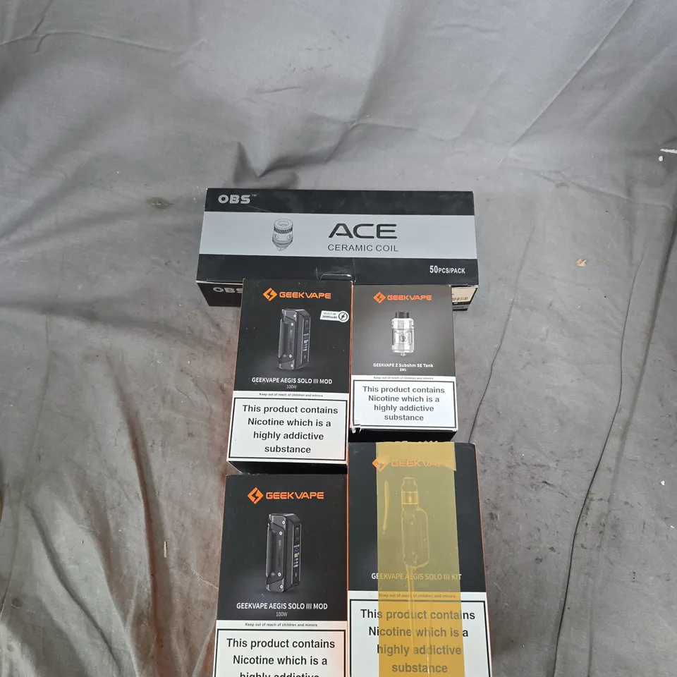 BOX OF APPROXIMATELY 30 ASSORTED E-CIGARETTES AND ACCOMPANIMENTS TO INCLUDE: VARIOUS GEEKVAPE ITEMS 