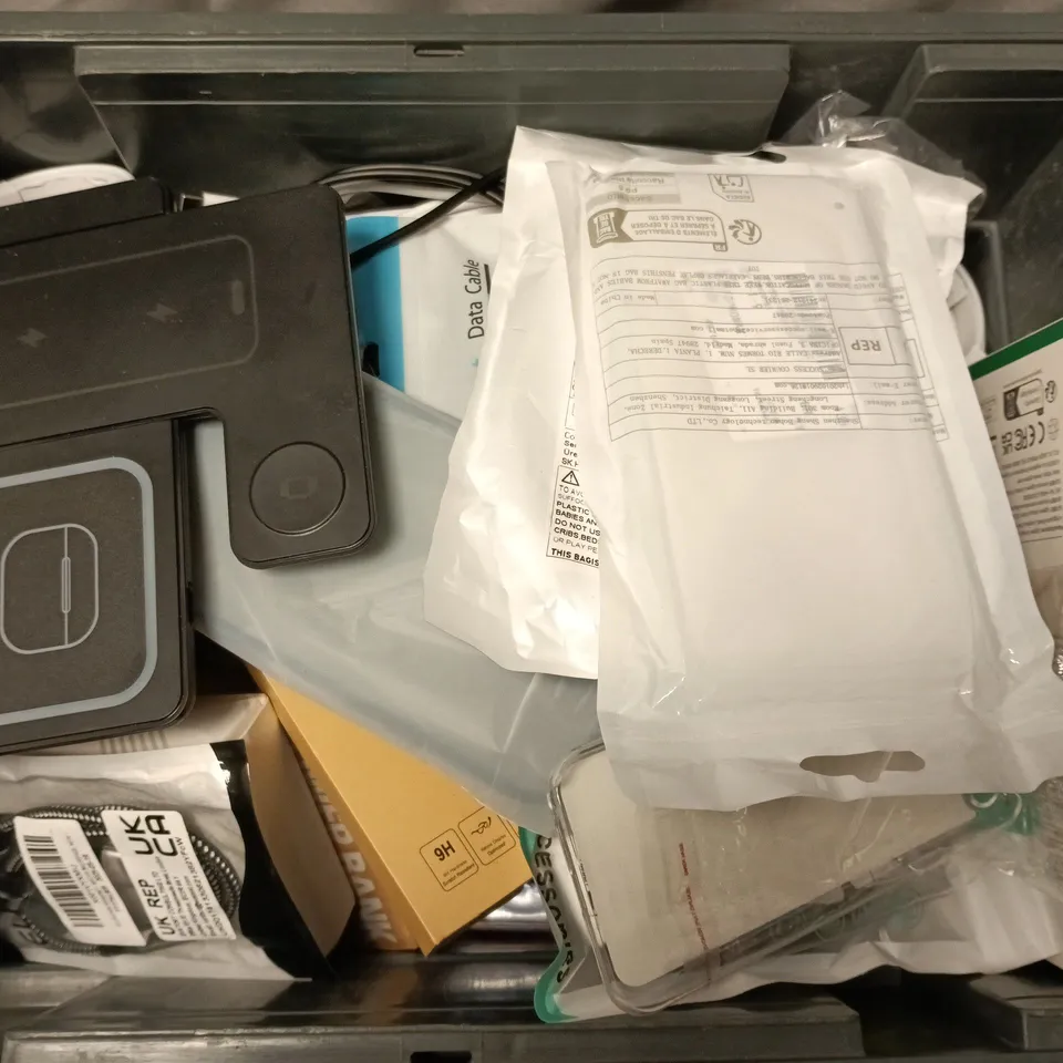 APPROXIMATELY 20 ASSORTED MOBILE PHONE ACCESSORIES TO INCLUDE CASES, SCREEN PROTECTORS AND CHARGERS