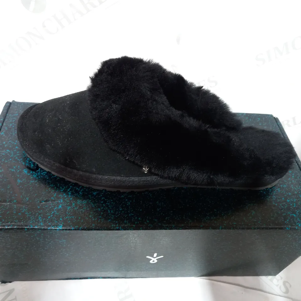 BOXED PAIR OF EMU BLACK SLIPPERS  - SIZE 6