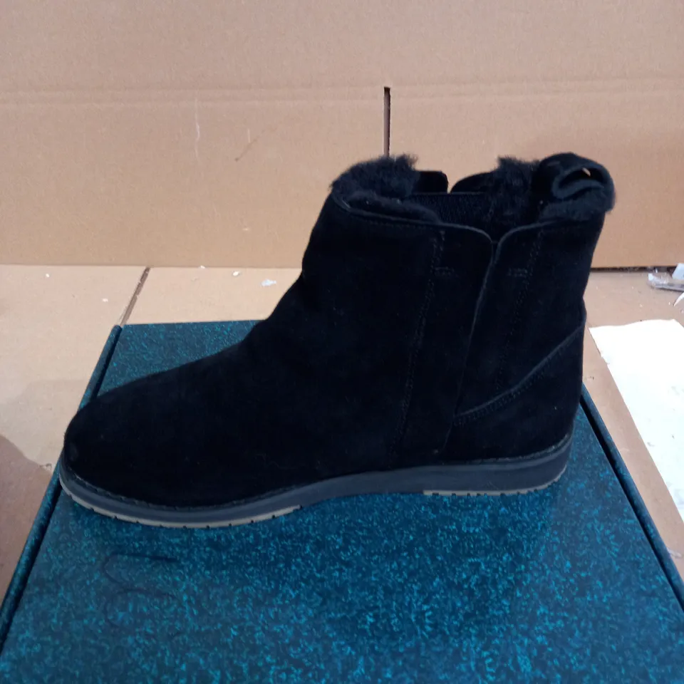 EMU PANU WATER RESISTANT SUEDE BOOTS - BLACK - UK 7
