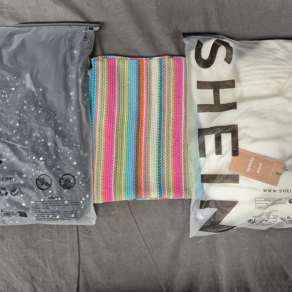 BOX OF APPROXIMATELY 20 ASSORTED CLOTHING AND FASHION ITEMS IN VARIOUS STYLES, SIZES, AND COLOURS - COLLECTION ONLY