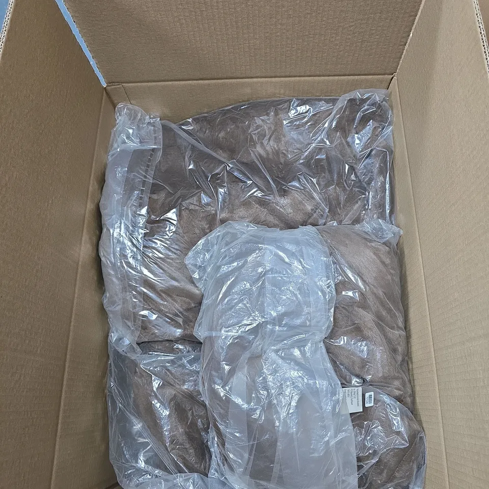 BOX OF APPROXIMATELY 12 ASSORTED CLOTHING ITEMS TO INCLUDE LA MAREY 