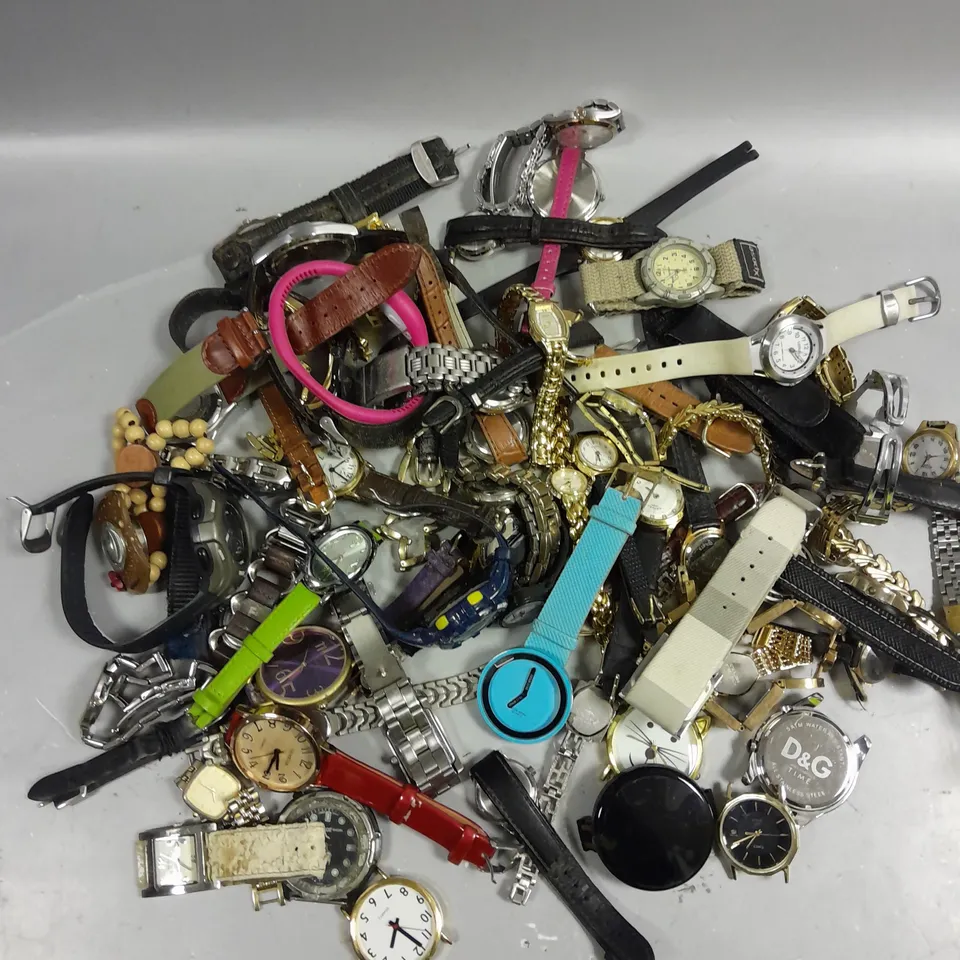 LARGE QUANTITY OF ASSORTED LOOSE LADIES & MENS WRIST WATCHES 