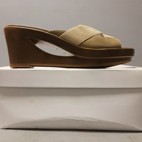 BOXED PAIR OF CALVIN KLEIN OPEN TOE CROSS STRAP WEDGE SANDALS IN BEIGE SIZE 8.5