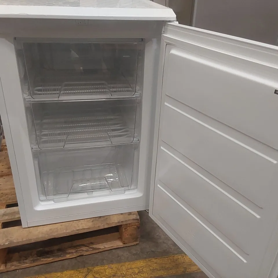 LOGIK LUF55W23 UNDERCOUNTER FREEZER - WHITE
