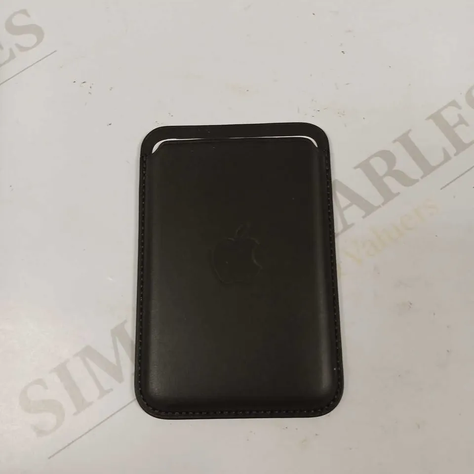 IPHONE LEATHER WALLET MAGSAFE - BLACK 