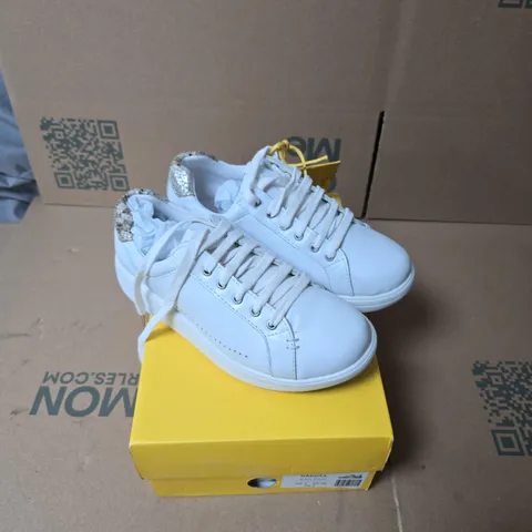 DAKOTA WHITE SNAKE SNEAKERS – WOMEN'S UK 3 (EU 36, US 5)