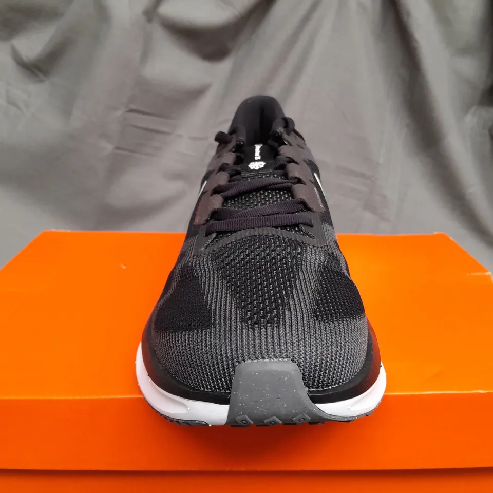 BOXED NIKE AIR ZOOM STRUCTURE 25 IN BLACK - UK 9