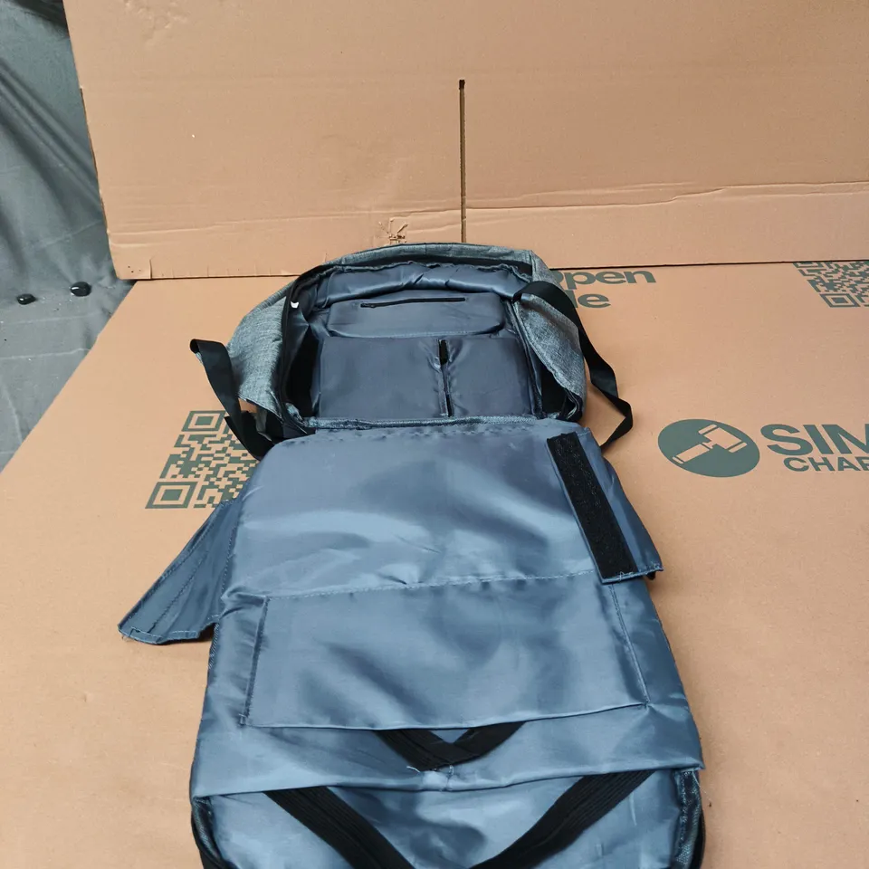 GREY BACKPACK WITH USB PORT AND REFLECTIVE STRIPE