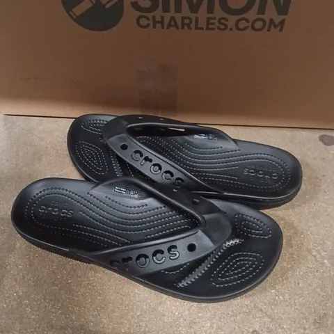 CROCS BLACK SLIDE SANDALS – MEN'S US 7 / WOMEN'S US 9 (UK SIZING UNCONFIRMED)