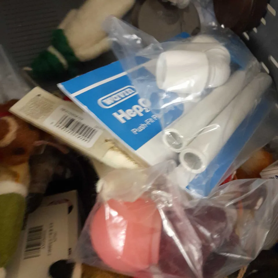 LOT OF APPROX 12 ASSORTED HOUSEHOLD ITEMS TO INCLUDE LULLABY DUMMIES, SAFETY RCD ADAPTER, LED BULB LIGHTS, ETC