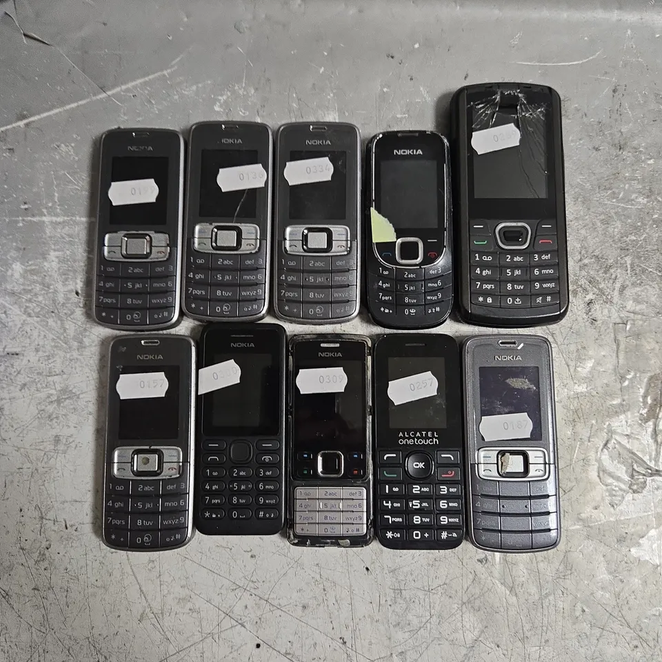 10 X ASSORTED RETRO STYLE MOBILE PHONES IN VARIOUS BRANDS