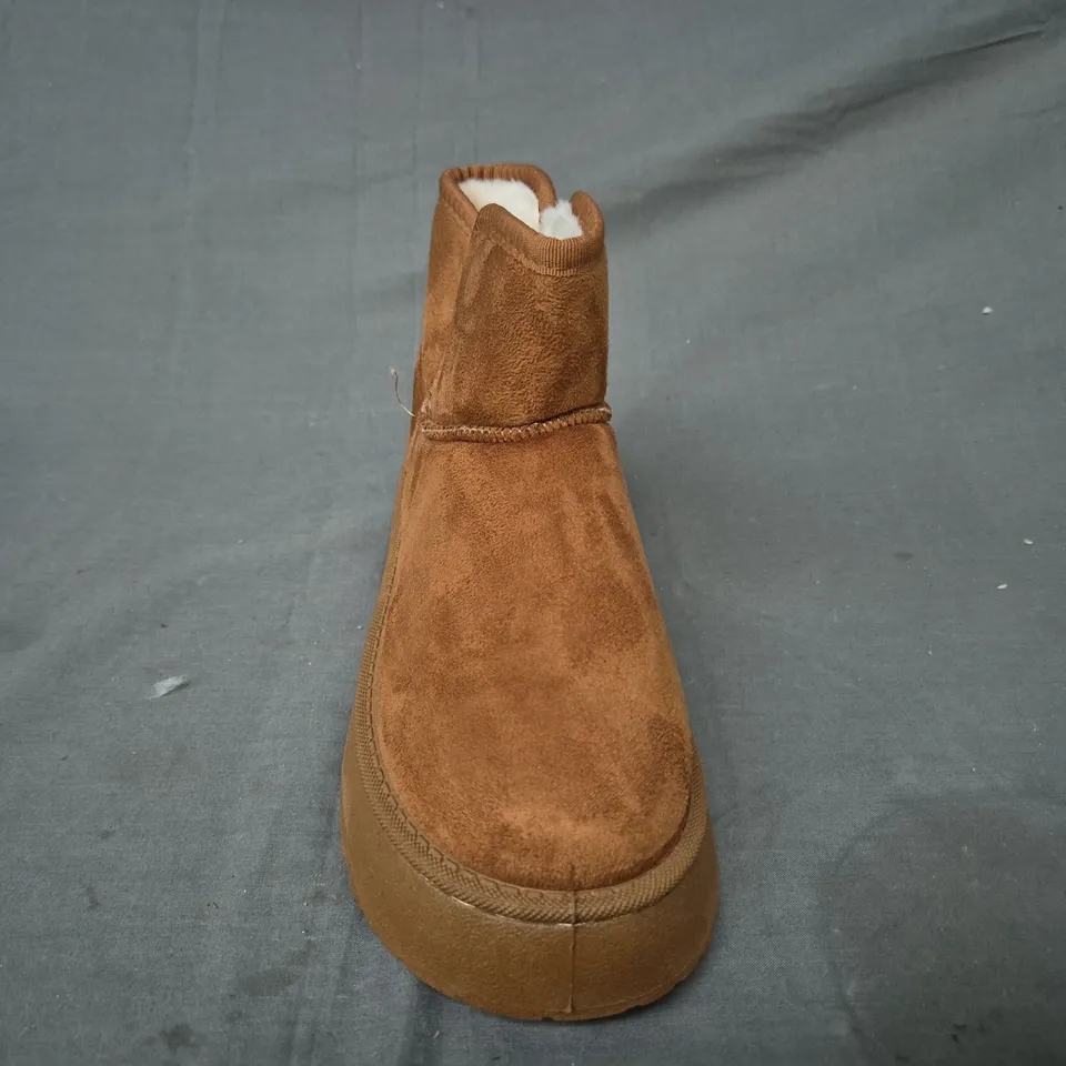 BOXED PAIR OF UNBRANDED NFAUX FUR LINED SHOES IN CHESTNUT SIZE EU 39