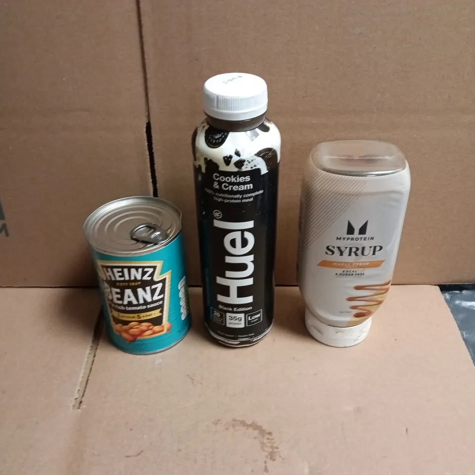 APPROXIMATELY 12 ASSORTED FOOD AND DRINKS ITEMS TO INCLUDE - HEINZ BAKED BEANS, MYPROTEIN MAPLE SYRUP, BLACK EDITION HUEL COOKIES & CREAM ETC