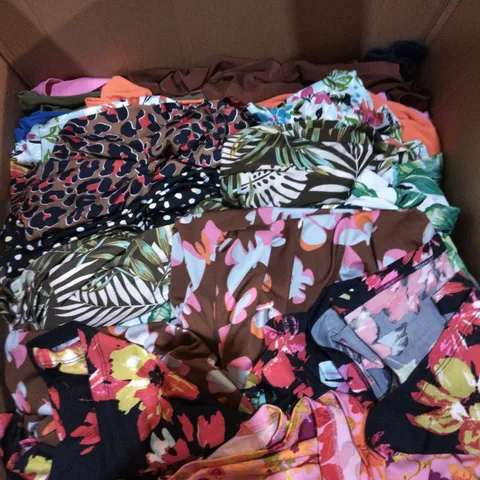 LARGE QUANTITY OF ASSORTED CLOTHING AND ACCESSORIES