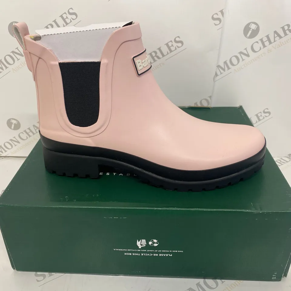 BOXED PAIR OF BARBOUR MALLOW WELLINGTON BOOTS SIZE 6