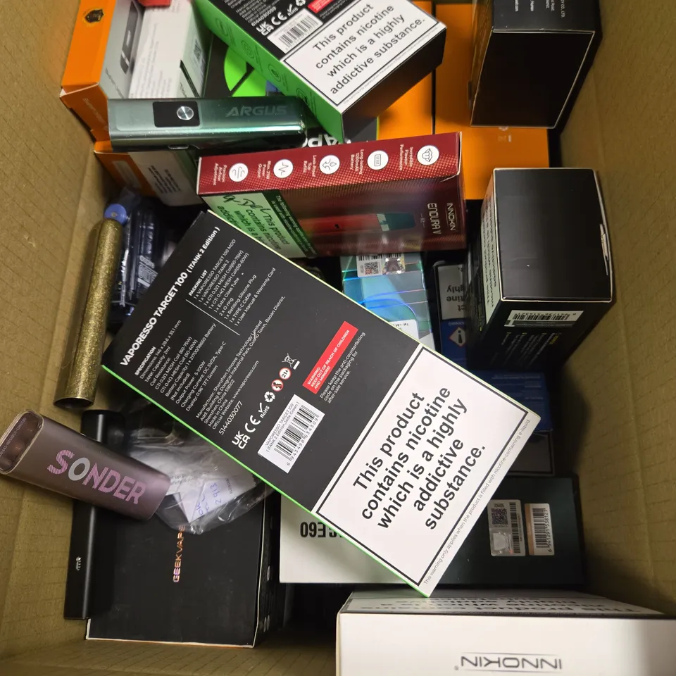 APPROXIMATELY 20 VAPES & E-CIGARETTES TO INCLUDE VAPORESSO, VOOPOO, FREEMAX ETC 